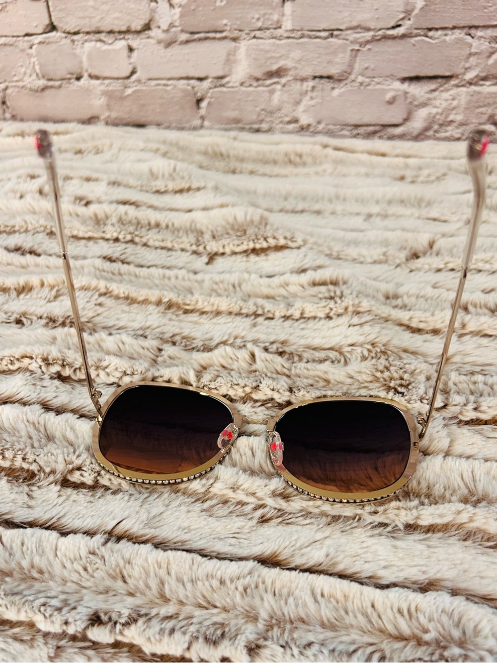 Betsey Johnson Gold Frame Sunglasses Bejeweled with Gradient Brown-Black Lens - Picture 3 of 6